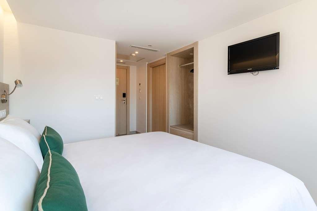 Halley Hotel & Apartments Affiliated By Melia Benidorm Room photo